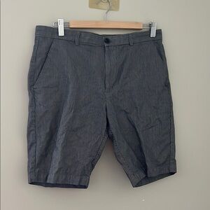 Calvin Klein Men’s Gray Pinstripe Chino Shorts Size 32 Casual